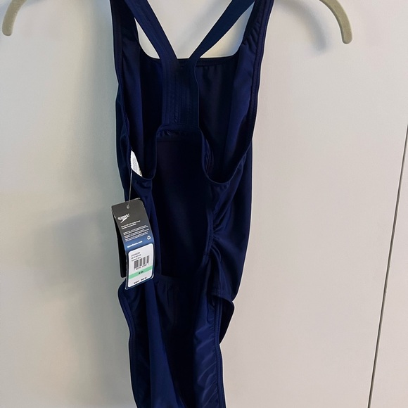 Women’s Speedo sport swimsuit - Picture 3 of 9